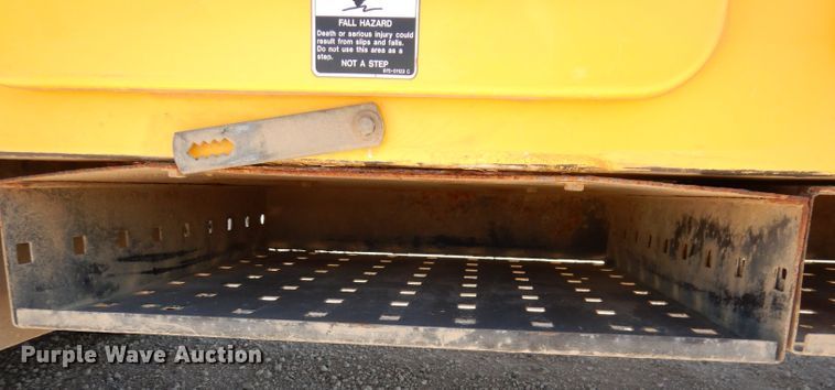 image for item IQ9699 2009 International WorkStar 7400  bucket truck