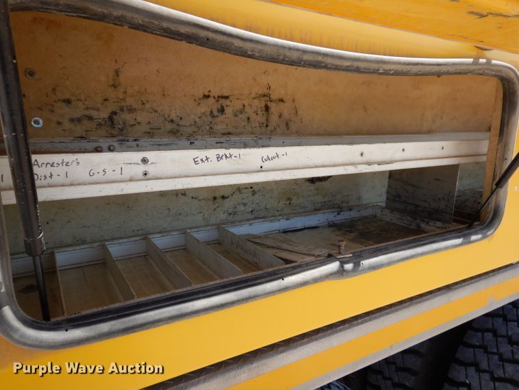 image for item IQ9699 2009 International WorkStar 7400  bucket truck