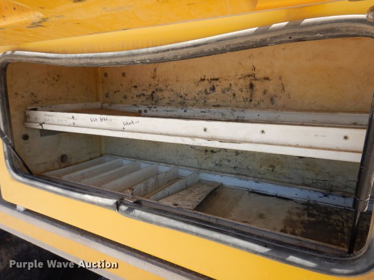 image for item IQ9699 2009 International WorkStar 7400  bucket truck