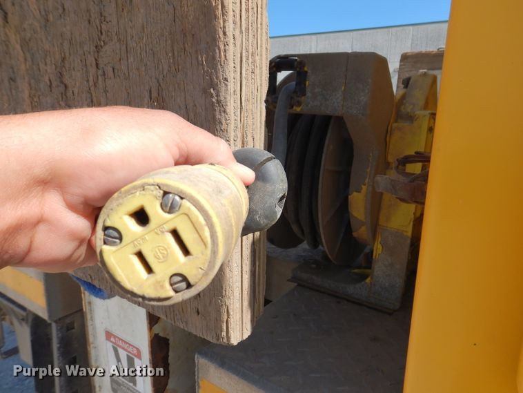 image for item IQ9699 2009 International WorkStar 7400  bucket truck