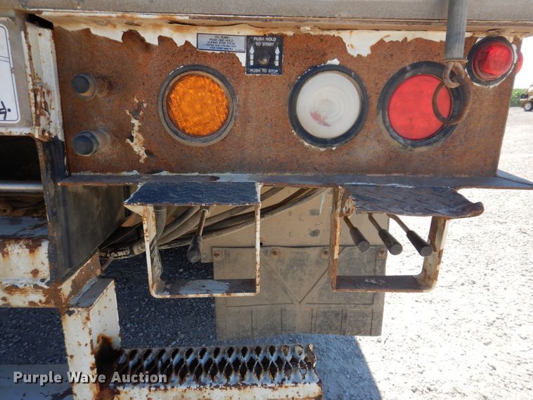 image for item IQ9699 2009 International WorkStar 7400  bucket truck