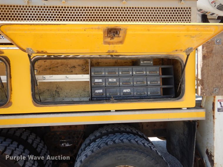 image for item IQ9699 2009 International WorkStar 7400  bucket truck