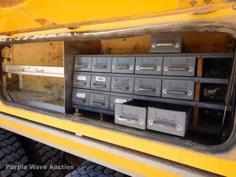 image for item IQ9699 2009 International WorkStar 7400  bucket truck