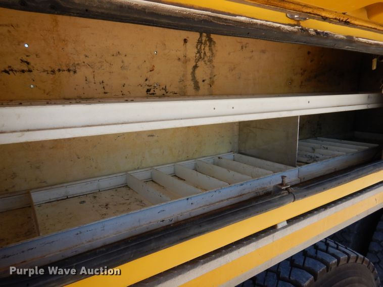 image for item IQ9699 2009 International WorkStar 7400  bucket truck