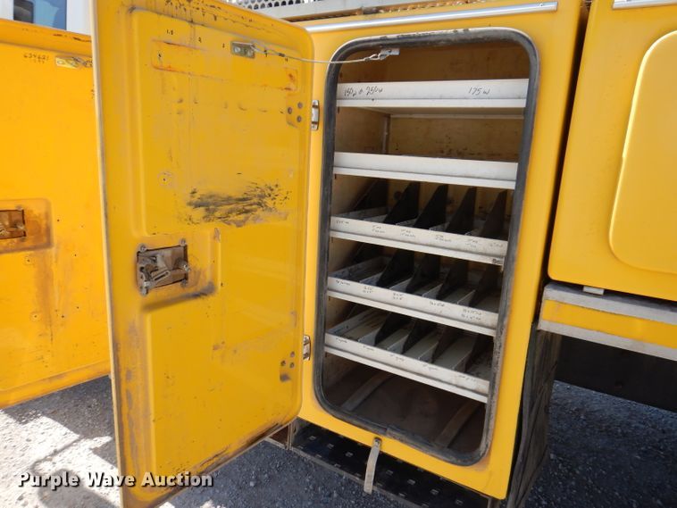 image for item IQ9699 2009 International WorkStar 7400  bucket truck