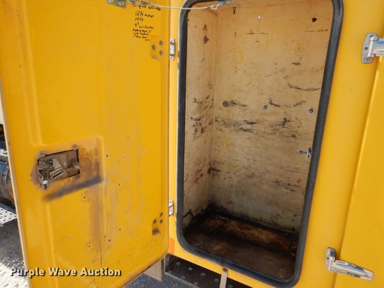 image for item IQ9699 2009 International WorkStar 7400  bucket truck