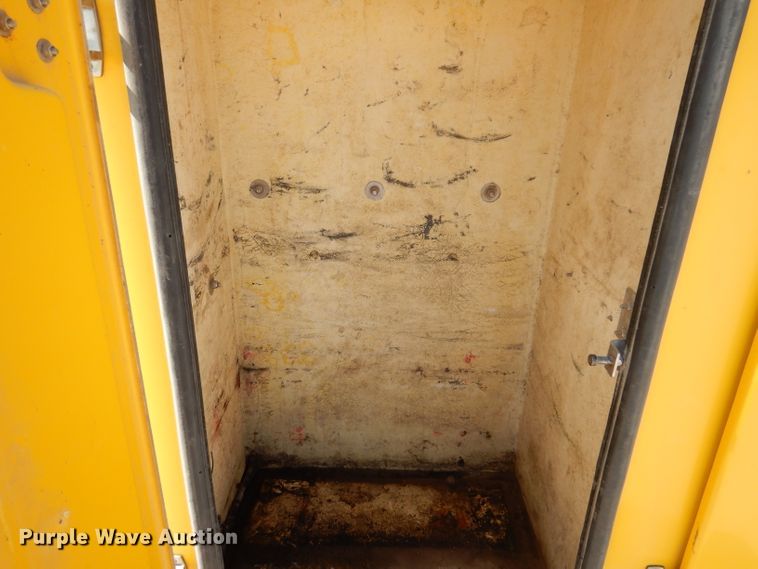 image for item IQ9699 2009 International WorkStar 7400  bucket truck