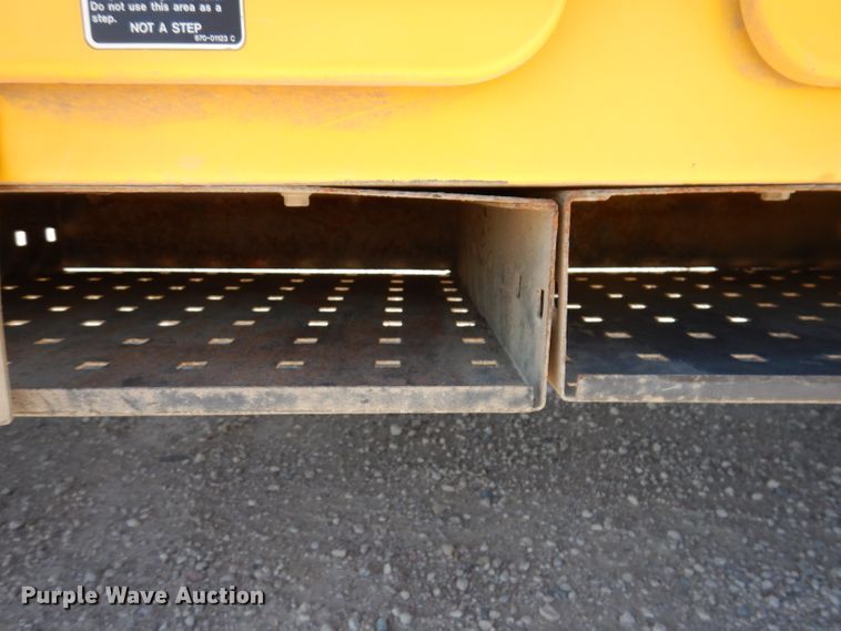 image for item IQ9699 2009 International WorkStar 7400  bucket truck