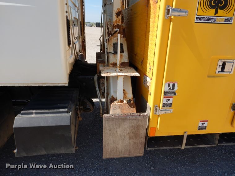 image for item IQ9699 2009 International WorkStar 7400  bucket truck