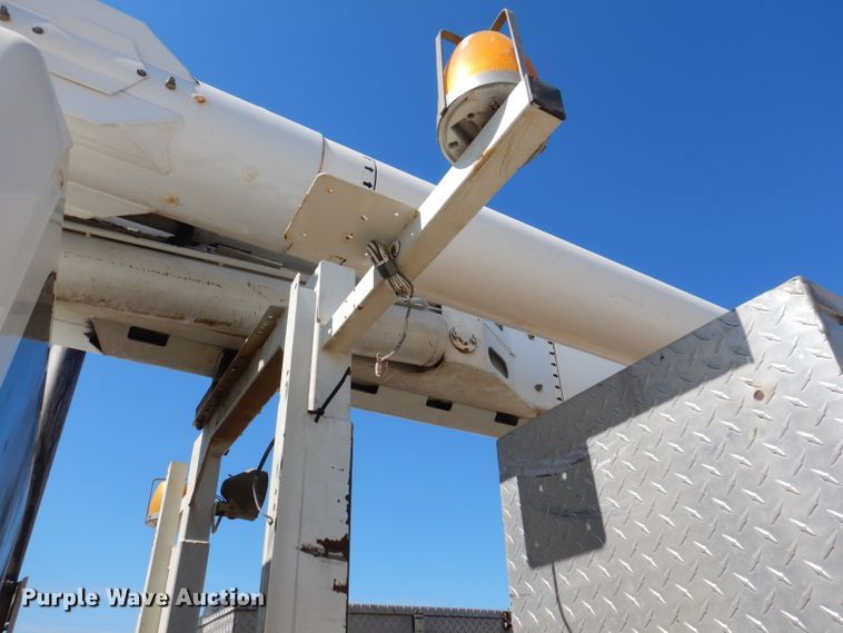 image for item IQ9699 2009 International WorkStar 7400  bucket truck