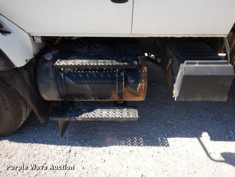 image for item IQ9699 2009 International WorkStar 7400  bucket truck