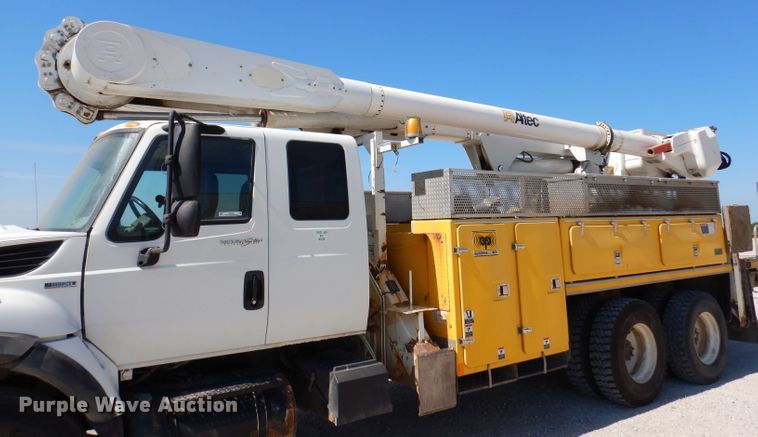 image for item IQ9699 2009 International WorkStar 7400  bucket truck