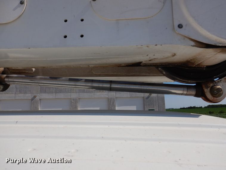 image for item IQ9699 2009 International WorkStar 7400  bucket truck