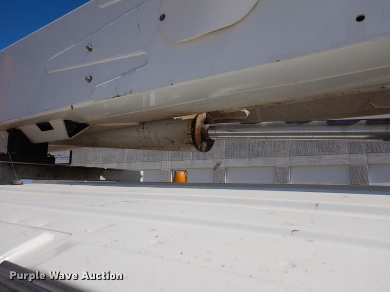 image for item IQ9699 2009 International WorkStar 7400  bucket truck