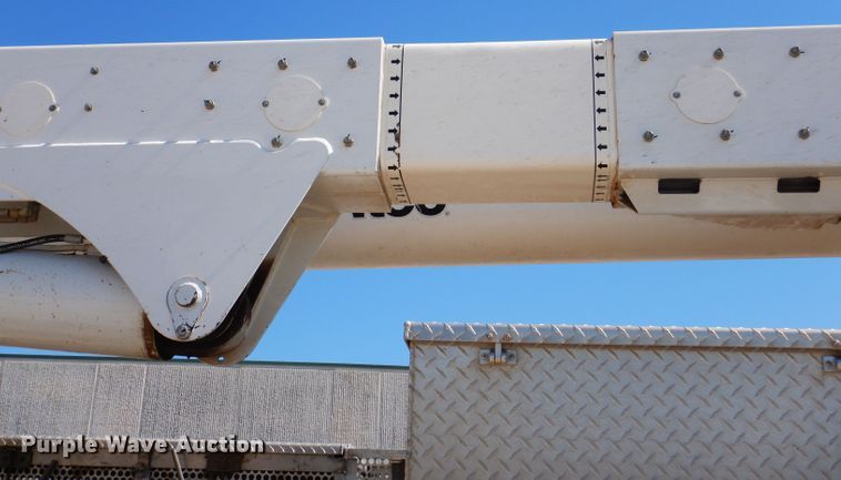 image for item IQ9699 2009 International WorkStar 7400  bucket truck