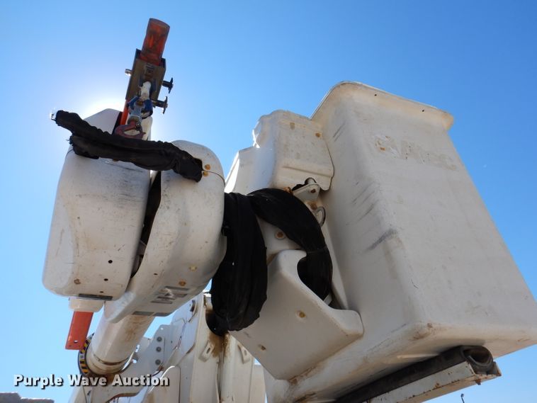 image for item IQ9699 2009 International WorkStar 7400  bucket truck