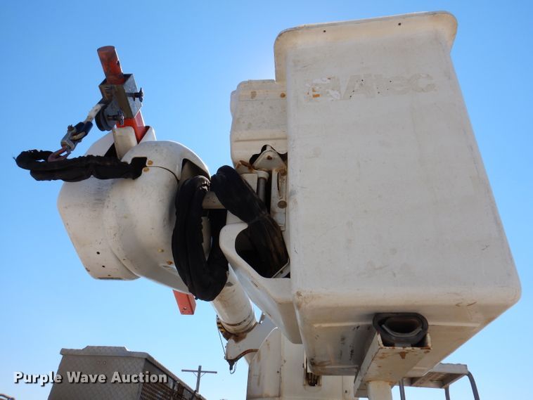 image for item IQ9699 2009 International WorkStar 7400  bucket truck