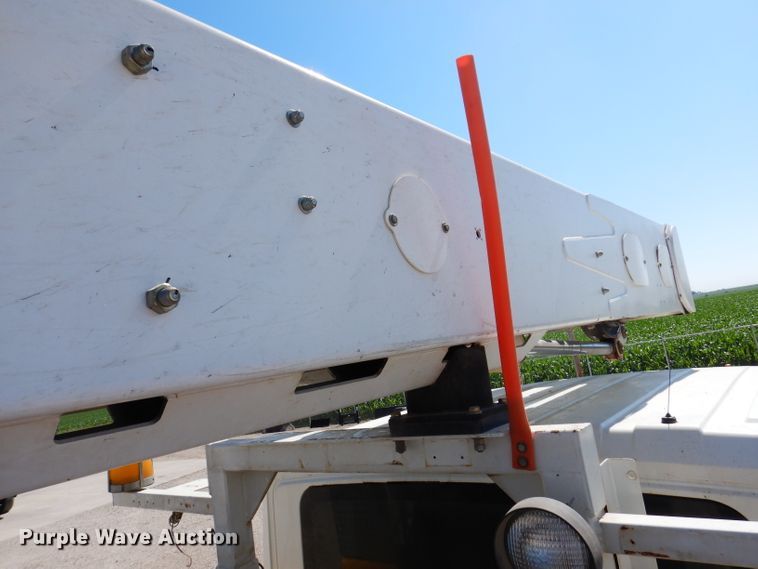 image for item IQ9699 2009 International WorkStar 7400  bucket truck