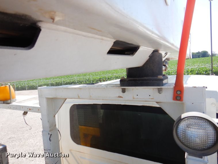 image for item IQ9699 2009 International WorkStar 7400  bucket truck