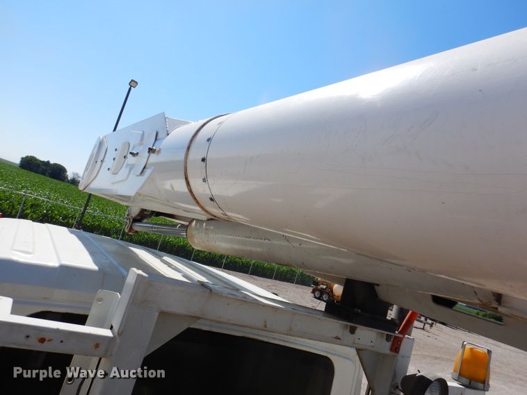 image for item IQ9699 2009 International WorkStar 7400  bucket truck