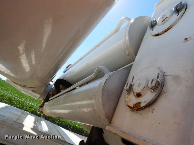 image for item IQ9699 2009 International WorkStar 7400  bucket truck