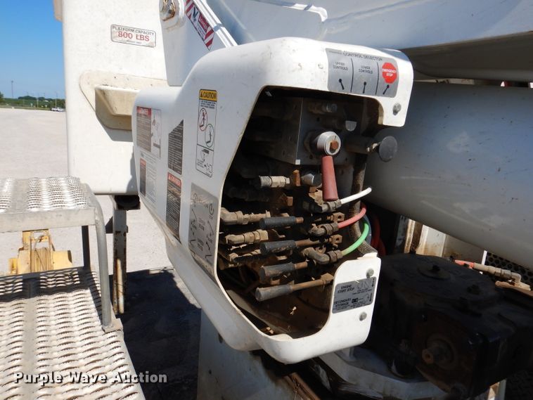 image for item IQ9699 2009 International WorkStar 7400  bucket truck