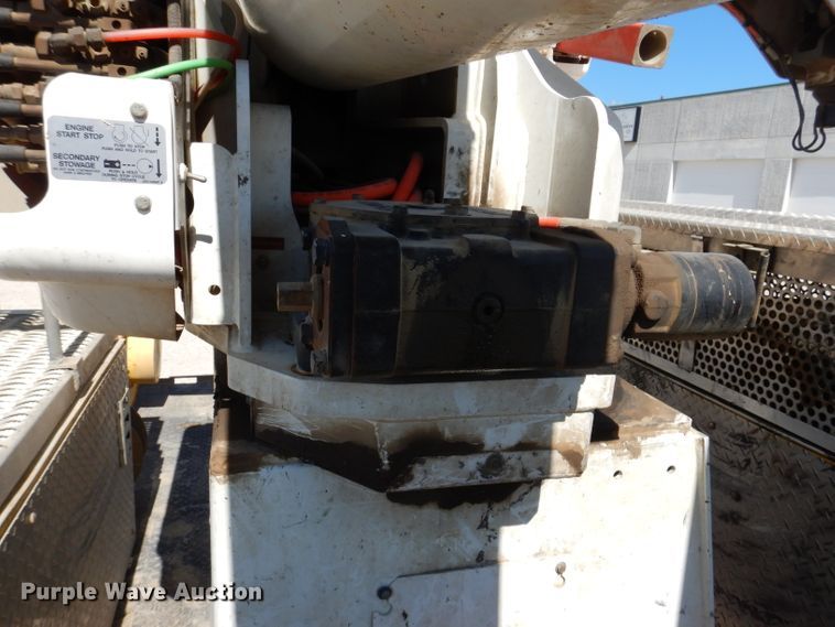 image for item IQ9699 2009 International WorkStar 7400  bucket truck