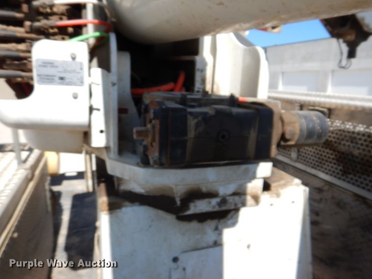 image for item IQ9699 2009 International WorkStar 7400  bucket truck