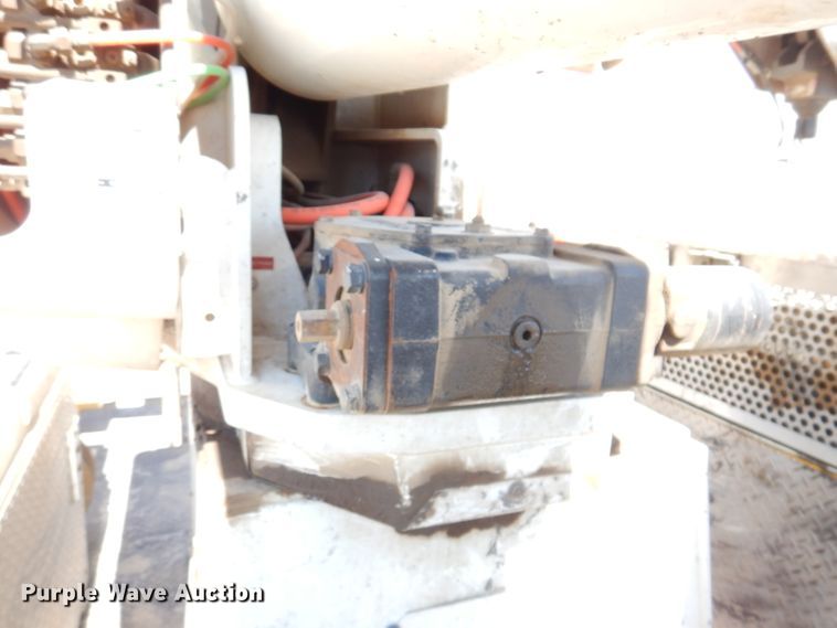 image for item IQ9699 2009 International WorkStar 7400  bucket truck