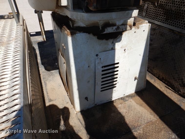 image for item IQ9699 2009 International WorkStar 7400  bucket truck