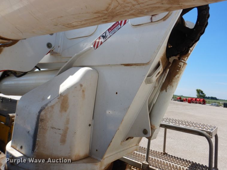 image for item IQ9699 2009 International WorkStar 7400  bucket truck