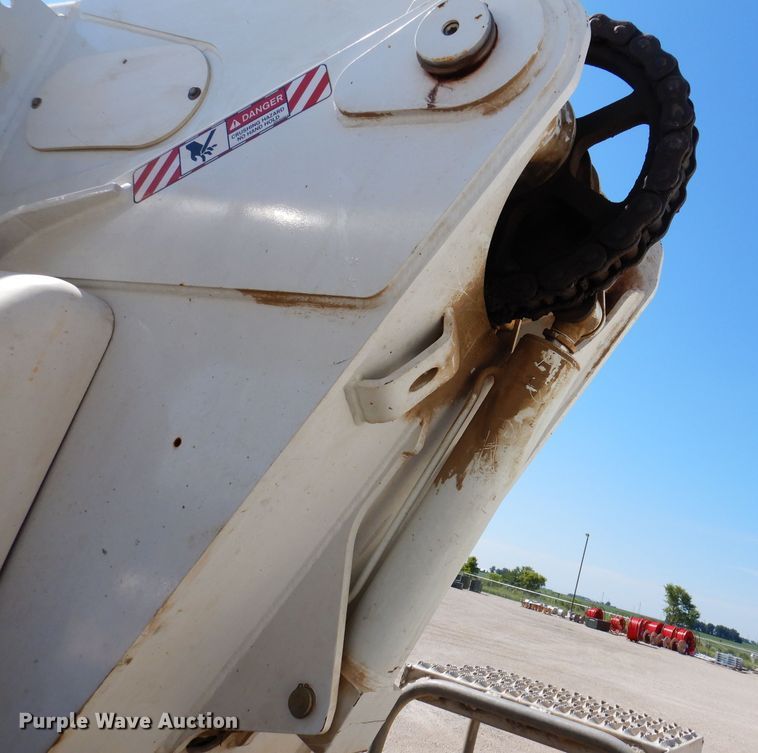 image for item IQ9699 2009 International WorkStar 7400  bucket truck