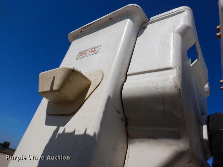 image for item IQ9699 2009 International WorkStar 7400  bucket truck