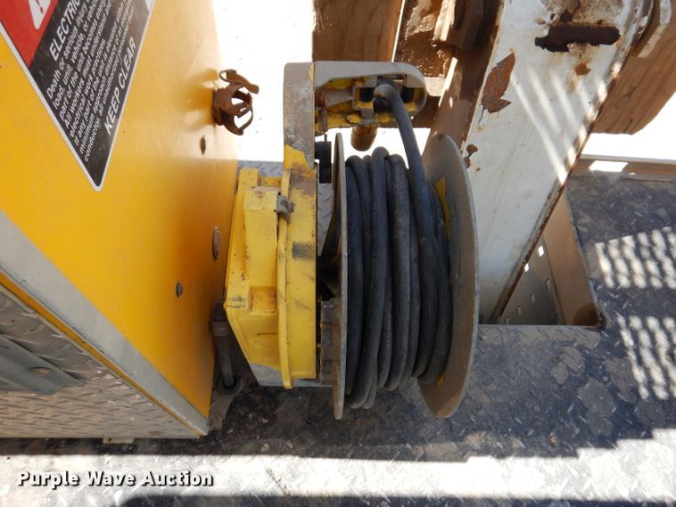 image for item IQ9699 2009 International WorkStar 7400  bucket truck