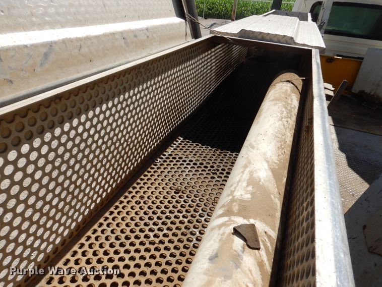 image for item IQ9699 2009 International WorkStar 7400  bucket truck