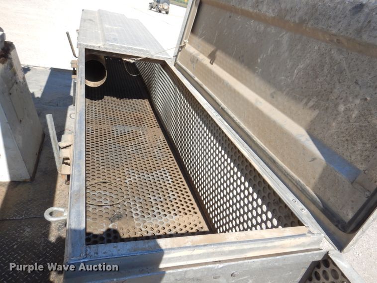 image for item IQ9699 2009 International WorkStar 7400  bucket truck