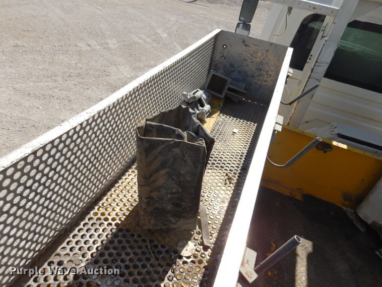 image for item IQ9699 2009 International WorkStar 7400  bucket truck