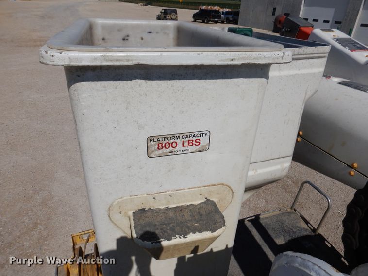 image for item IQ9699 2009 International WorkStar 7400  bucket truck