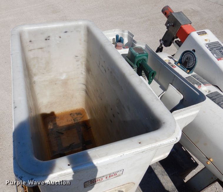 image for item IQ9699 2009 International WorkStar 7400  bucket truck