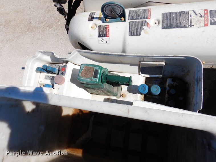 image for item IQ9699 2009 International WorkStar 7400  bucket truck