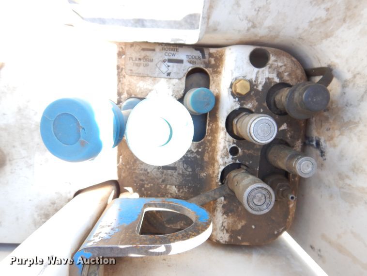 image for item IQ9699 2009 International WorkStar 7400  bucket truck