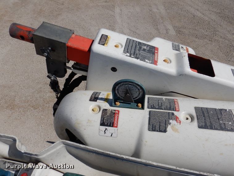 image for item IQ9699 2009 International WorkStar 7400  bucket truck