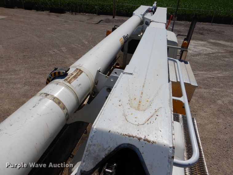 image for item IQ9699 2009 International WorkStar 7400  bucket truck