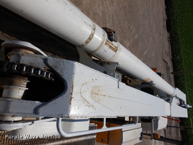 image for item IQ9699 2009 International WorkStar 7400  bucket truck