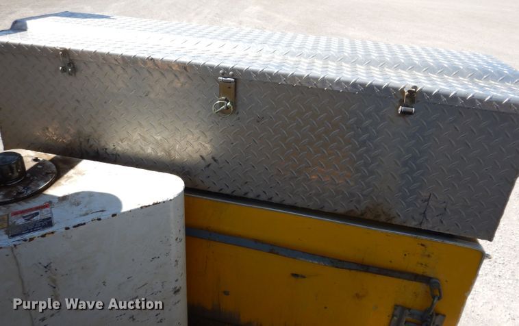 image for item IQ9699 2009 International WorkStar 7400  bucket truck