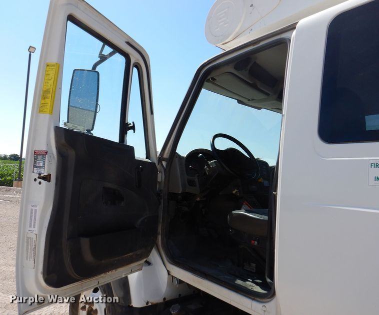 image for item IQ9699 2009 International WorkStar 7400  bucket truck