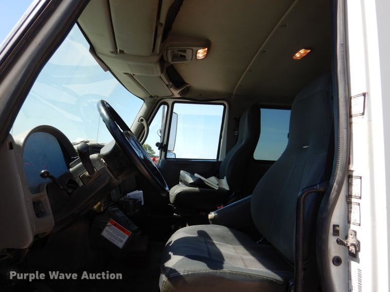 image for item IQ9699 2009 International WorkStar 7400  bucket truck