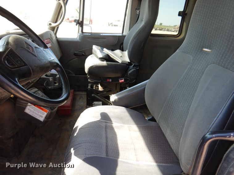 image for item IQ9699 2009 International WorkStar 7400  bucket truck