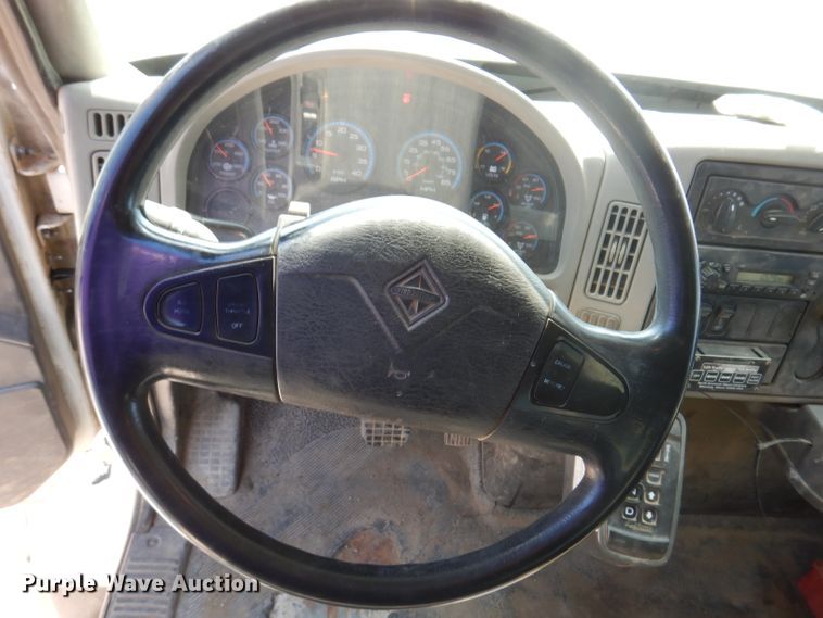 image for item IQ9699 2009 International WorkStar 7400  bucket truck