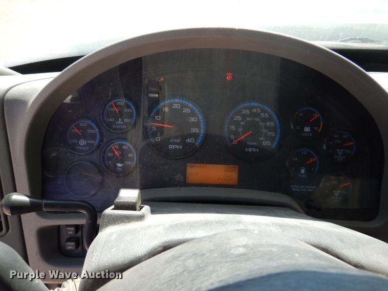 image for item IQ9699 2009 International WorkStar 7400  bucket truck